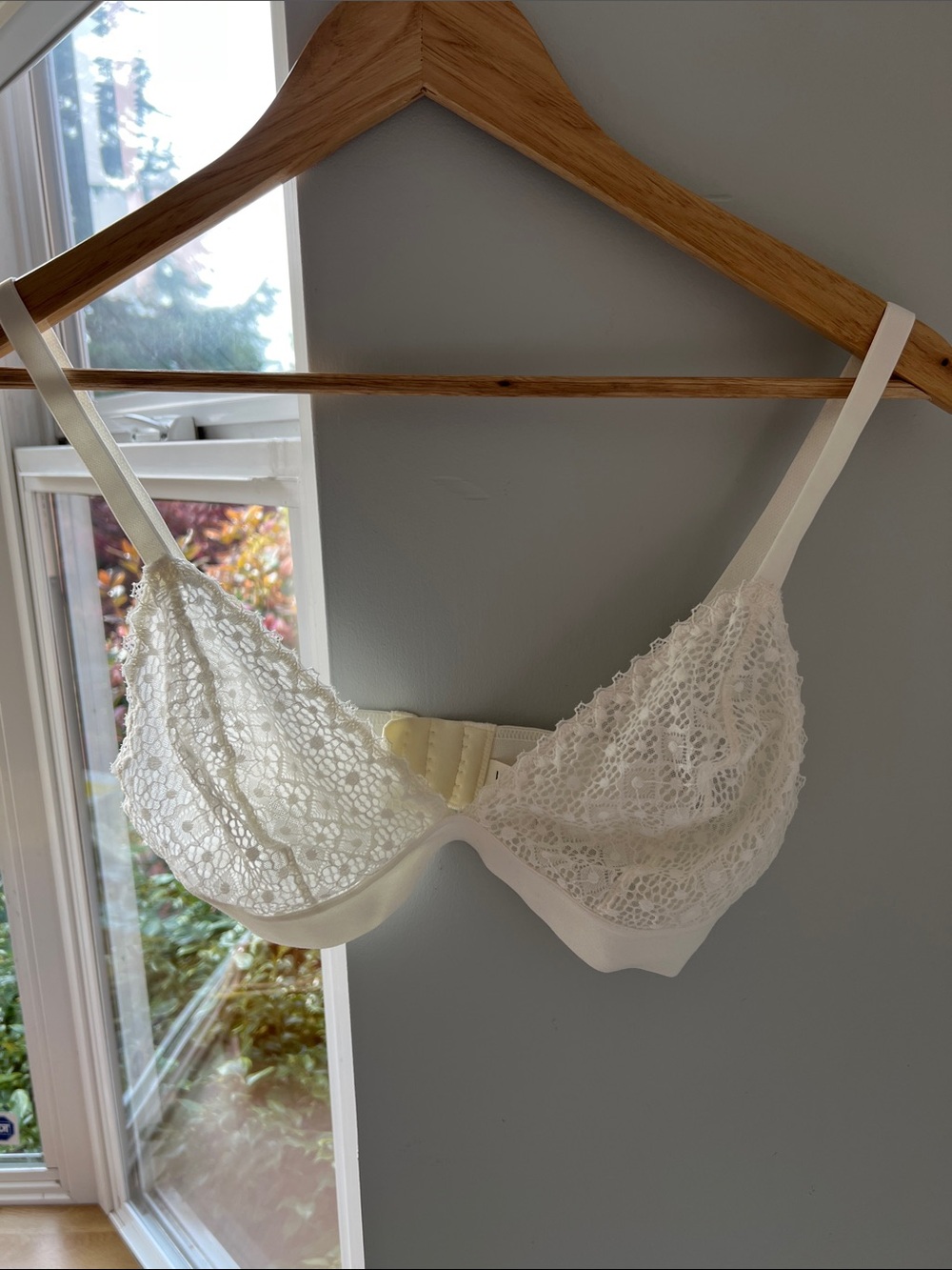 Lively lace bralette- M NWOT